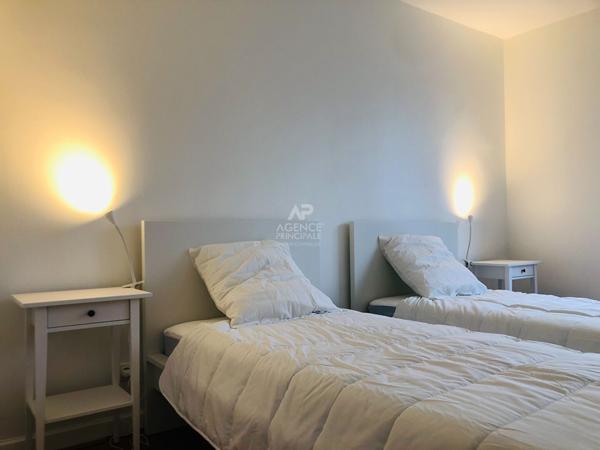 "Versailles Rive Droite" Superbe appartement meublé de 3 pièces de 89 m² avec balcon, cave et parking ! Loyer 2 200 €/mois charges comprises **  - Référence  16261