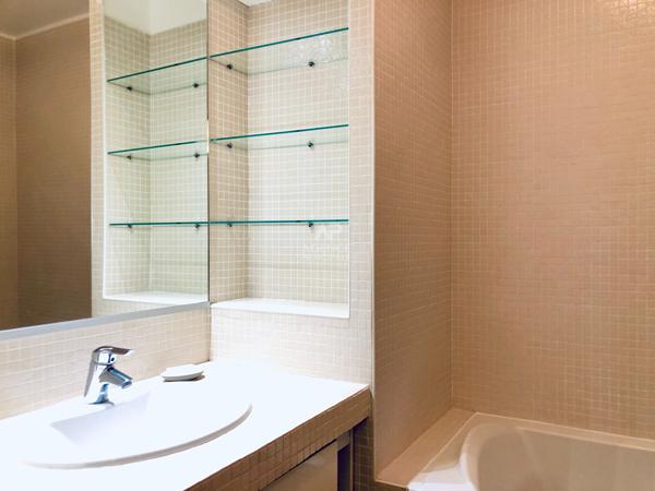 "Versailles Rive Droite" Superbe appartement meublé de 3 pièces de 89 m² avec balcon, cave et parking ! Loyer 2 200 €/mois charges comprises **  - Référence  16261