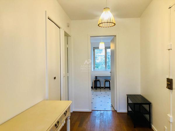"Versailles Rive Droite" Superbe appartement meublé de 3 pièces de 89 m² avec balcon, cave et parking ! Loyer 2 200 €/mois charges comprises **  - Référence  16261