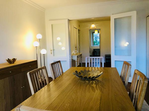 "Versailles Rive Droite" Superbe appartement meublé de 3 pièces de 89 m² avec balcon, cave et parking ! Loyer 2 200 €/mois charges comprises **  - Référence  16261