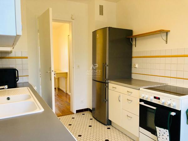 "Versailles Rive Droite" Superbe appartement meublé de 3 pièces de 89 m² avec balcon, cave et parking ! Loyer 2 200 €/mois charges comprises **  - Référence  16261