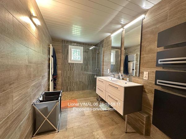 Maison 8 pièces 258 m2 avec piscine sur terrain clos 2600 m2