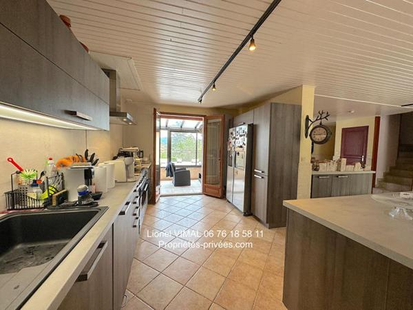 Maison 8 pièces 258 m2 avec piscine sur terrain clos 2600 m2