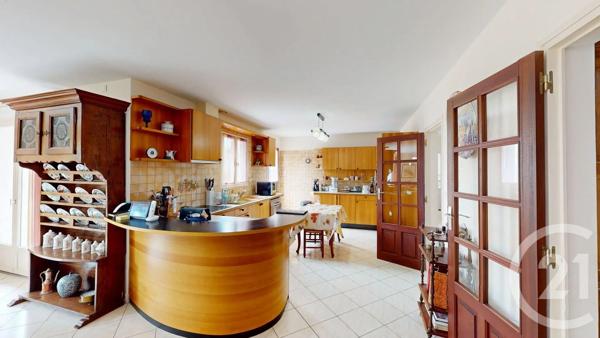 Maison à vendre  7 pièces - 196,69 m 2   LE CROISIC  - 44