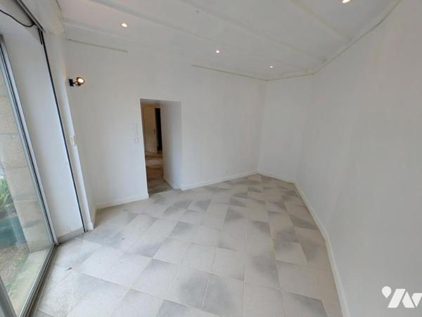 PORT DE PERROS-GUIREC – ENSEMBLE IMMOBILIER DE CARACTÈRE AVEC GARAGE ET JARDINET PAVÉ