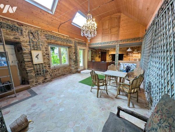 PORT DE PERROS-GUIREC – ENSEMBLE IMMOBILIER DE CARACTÈRE AVEC GARAGE ET JARDINET PAVÉ