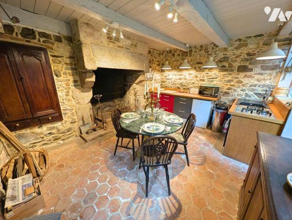 PORT DE PERROS-GUIREC – ENSEMBLE IMMOBILIER DE CARACTÈRE AVEC GARAGE ET JARDINET PAVÉ