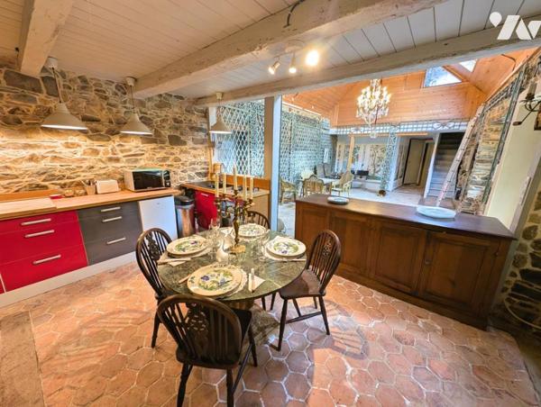 PORT DE PERROS-GUIREC – ENSEMBLE IMMOBILIER DE CARACTÈRE AVEC GARAGE ET JARDINET PAVÉ