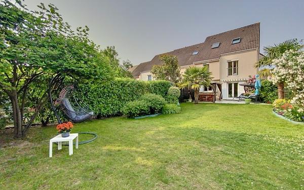 Maison à vendre    6 pièces • 130,79 m2 Montigny-le-Bretonneux