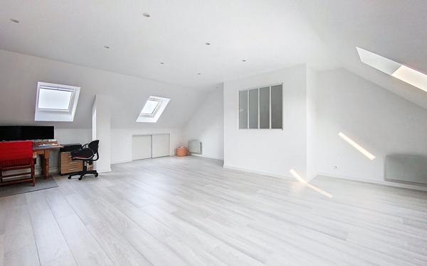 Maison à vendre    6 pièces • 130,79 m2 Montigny-le-Bretonneux