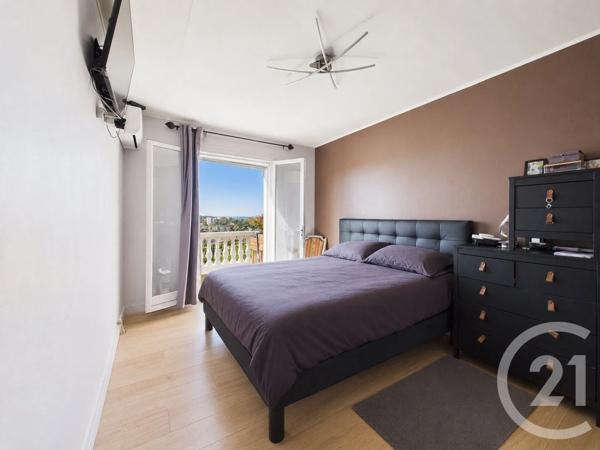 Maison à vendre  6 pièces - 117,45 m 2   TOULON  - 83