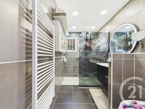Maison à vendre  6 pièces - 117,45 m 2   TOULON  - 83