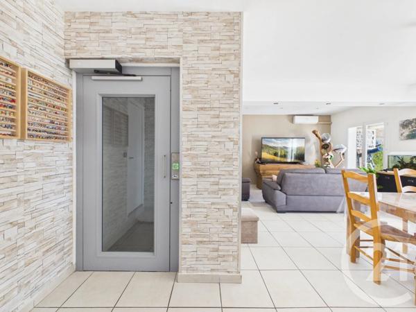 Maison à vendre  6 pièces - 117,45 m 2   TOULON  - 83