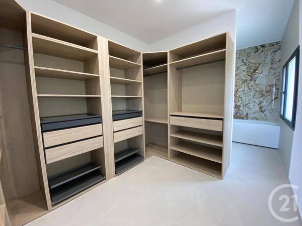 Maison à vendre  7 pièces - 238 m 2   LES ISSAMBRES  - 83