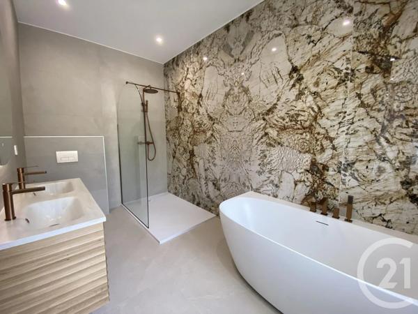 Maison à vendre  7 pièces - 238 m 2   LES ISSAMBRES  - 83