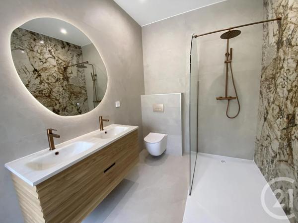 Maison à vendre  7 pièces - 238 m 2   LES ISSAMBRES  - 83