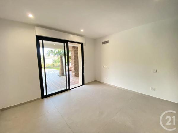 Maison à vendre  7 pièces - 238 m 2   LES ISSAMBRES  - 83