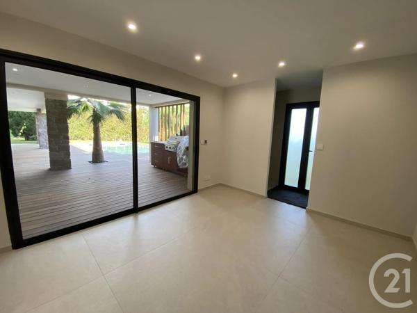 Maison à vendre  7 pièces - 238 m 2   LES ISSAMBRES  - 83