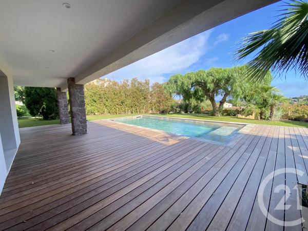 Maison à vendre  7 pièces - 238 m 2   LES ISSAMBRES  - 83