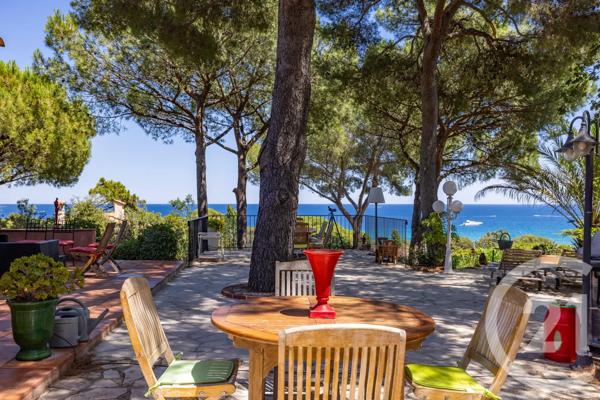 Maison à vendre  7 pièces - 238 m 2   LES ISSAMBRES  - 83
