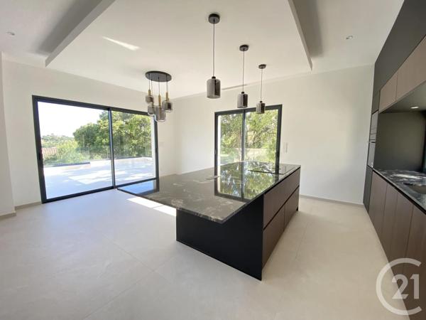 Maison à vendre  7 pièces - 238 m 2   LES ISSAMBRES  - 83