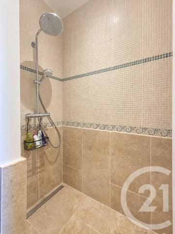 Maison à vendre  8 pièces - 190 m 2   FREJUS  - 83