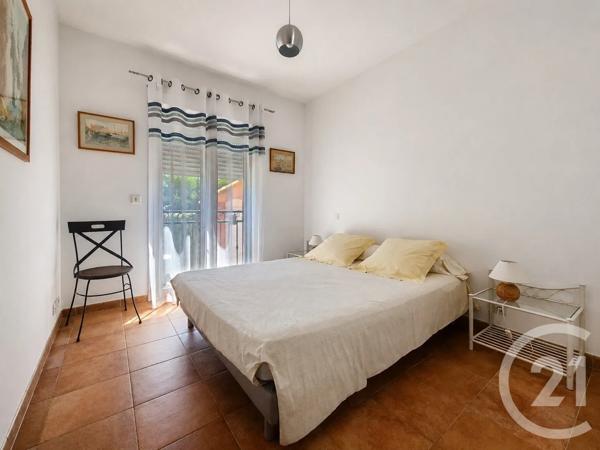 Maison à vendre  8 pièces - 190 m 2   FREJUS  - 83