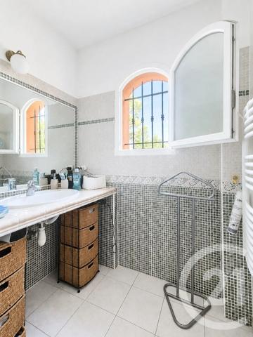 Maison à vendre  8 pièces - 190 m 2   FREJUS  - 83