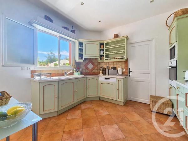 Maison à vendre  8 pièces - 190 m 2   FREJUS  - 83
