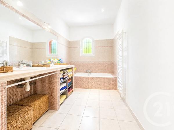 Maison à vendre  8 pièces - 190 m 2   FREJUS  - 83