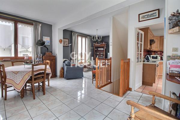 QUARTIER RIVE DROITE - A VENDRE MAISON 7 PIECES AU CALME - JARDIN GARAGE