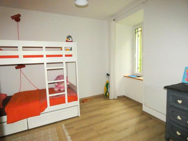 Maison en pierre rénovée avec cour plein sud – charme et authenticité