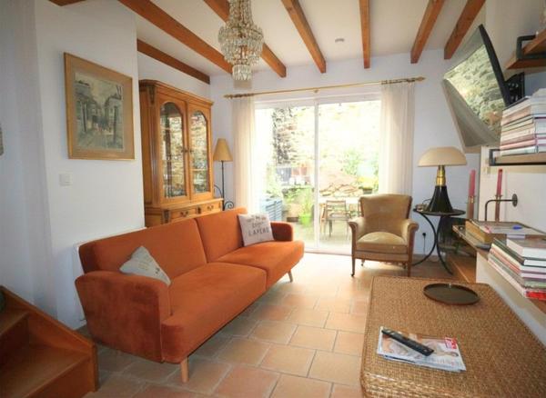 Maison en pierre rénovée avec cour plein sud – charme et authenticité