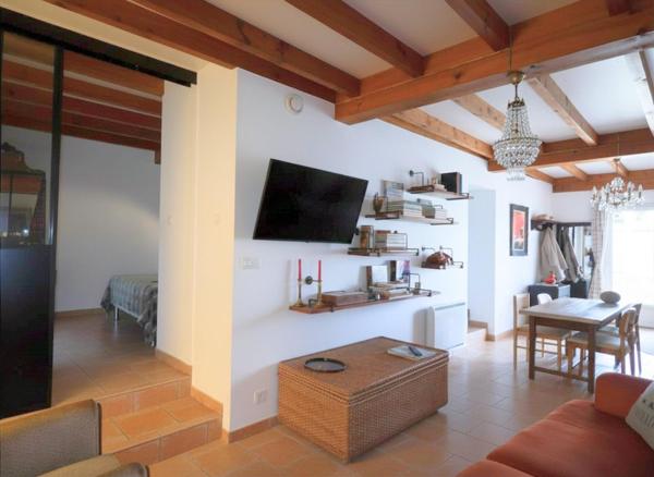 Maison en pierre rénovée avec cour plein sud – charme et authenticité