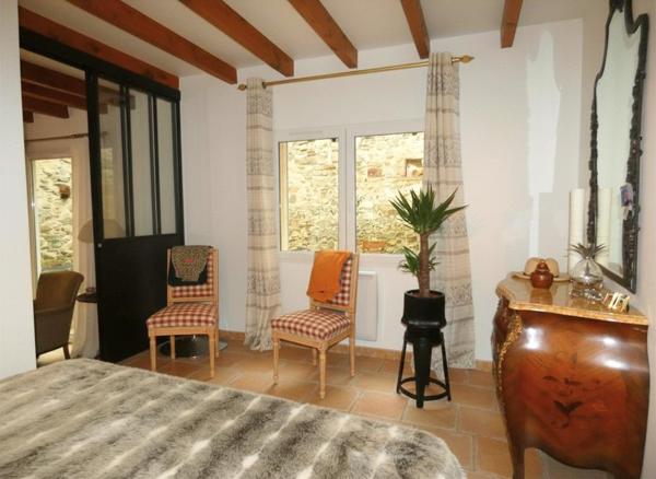 Maison en pierre rénovée avec cour plein sud – charme et authenticité