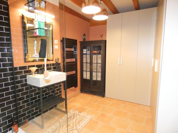 Maison en pierre rénovée avec cour plein sud – charme et authenticité
