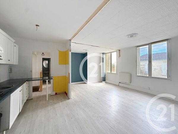Immeuble à vendre  255,50 m2 JARNAC - 16