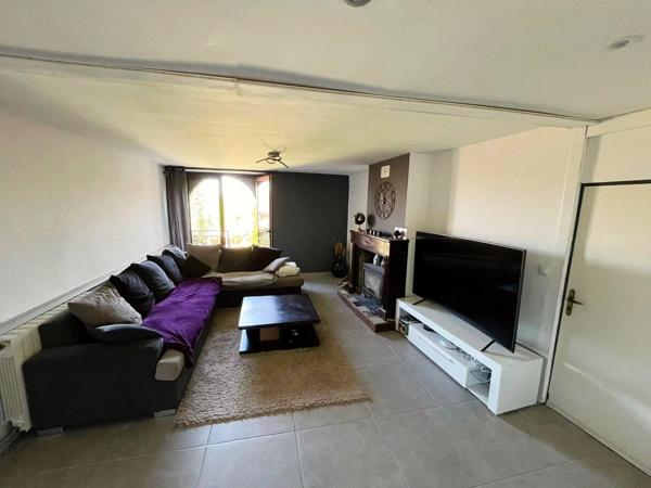 Maison rénovée avec piscine sans vis a vis en plein village
