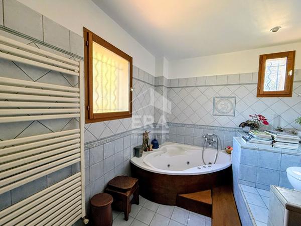 A VENDRE SAINT MAXIMIN LA SAINTE BAUME  MAISON  T5  DE 130 M² SUR 1540 M² DE JARDIN GARAGE PISCINE