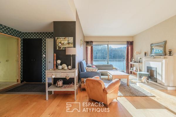 Moulin au bord de l’eau avec piscine à proximité d’un village