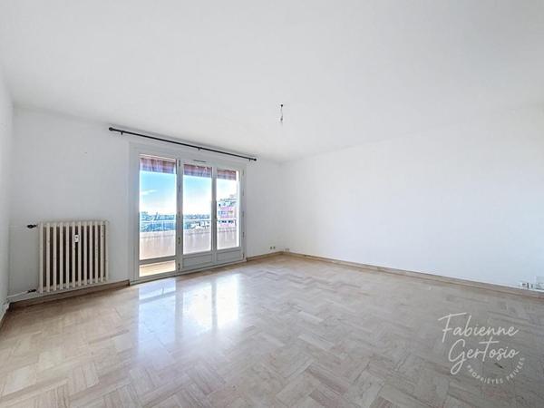 HYERES EST ! T3 de 84m2 - 4 terrasses et cave
