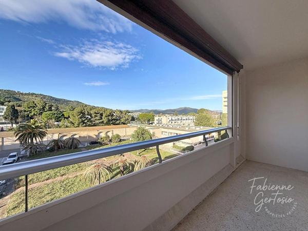 HYERES EST ! T3 de 84m2 - 4 terrasses et cave
