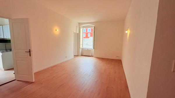 Appartement T2 à louer au 4ème étage à Bastia Centre-ville - Cardo