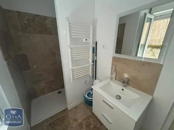 Appartement à louer 1 pièce 27m² Tarascon-sur-Ariège (09400)