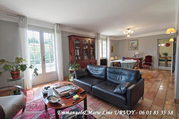 A VENDRE - Barbentane. Quartier résidentiel, maison 3 chambres, garage, piscine