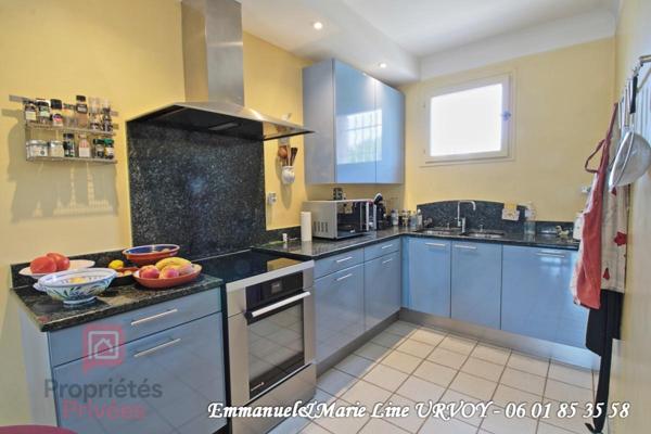 A VENDRE - Barbentane. Quartier résidentiel, maison 3 chambres, garage, piscine