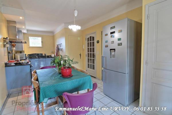 A VENDRE - Barbentane. Quartier résidentiel, maison 3 chambres, garage, piscine