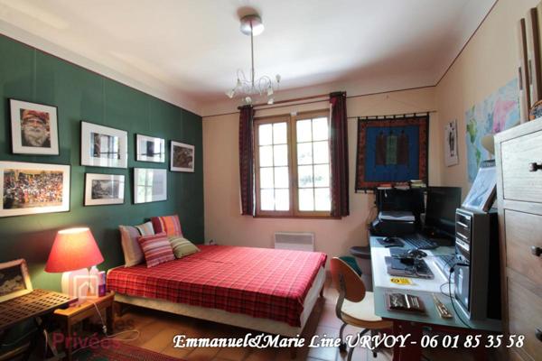 A VENDRE - Barbentane. Quartier résidentiel, maison 3 chambres, garage, piscine