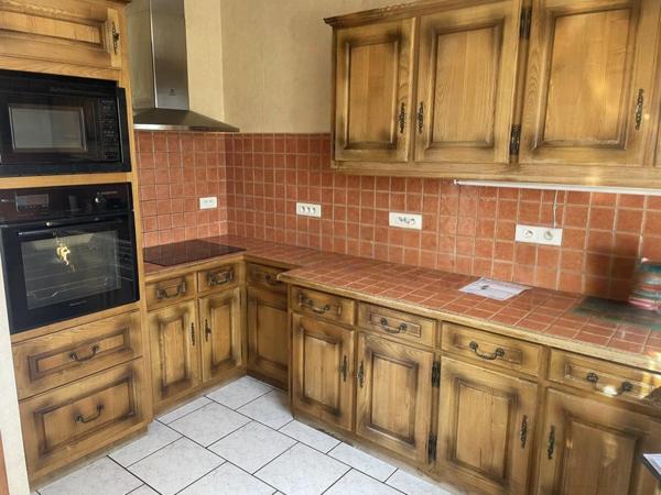 Jolie maison contemporaine très bien située.