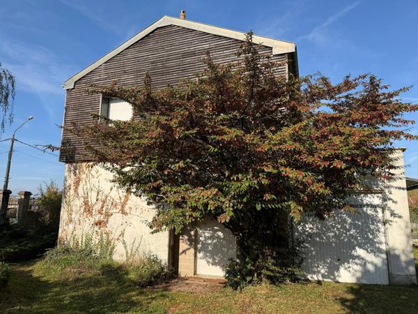 Bâtiment polyvalent – usage professionnel et habitation possible